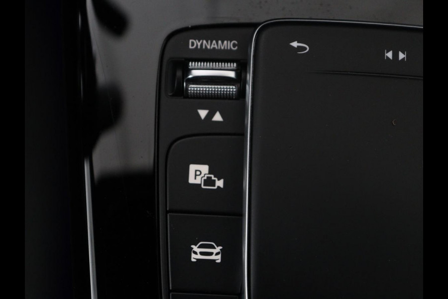 Mercedes-Benz CLA-Klasse Shooting Brake 180 Business Solution AMG | Panoramadak | Stoelverwarming | Memory | Sfeerverlichting | Matrix LED | Leder/Alcantara | Side Assist | Widescreen | Navigatie | Camera | Climate control