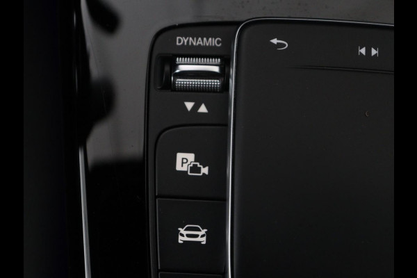 Mercedes-Benz CLA-Klasse Shooting Brake 180 Business Solution AMG | Panoramadak | Stoelverwarming | Memory | Sfeerverlichting | Matrix LED | Leder/Alcantara | Side Assist | Widescreen | Navigatie | Camera | Climate control