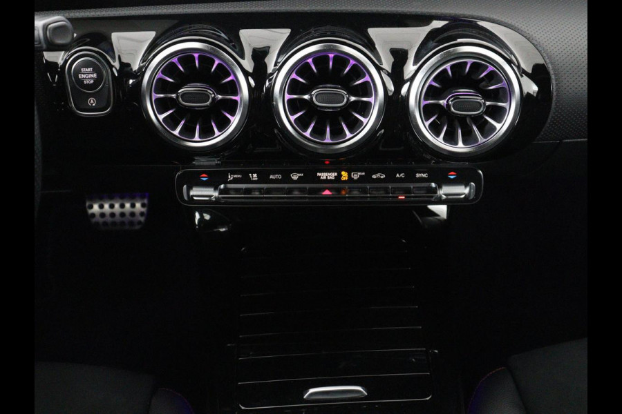 Mercedes-Benz CLA-Klasse Shooting Brake 180 Business Solution AMG | Panoramadak | Stoelverwarming | Memory | Sfeerverlichting | Matrix LED | Leder/Alcantara | Side Assist | Widescreen | Navigatie | Camera | Climate control