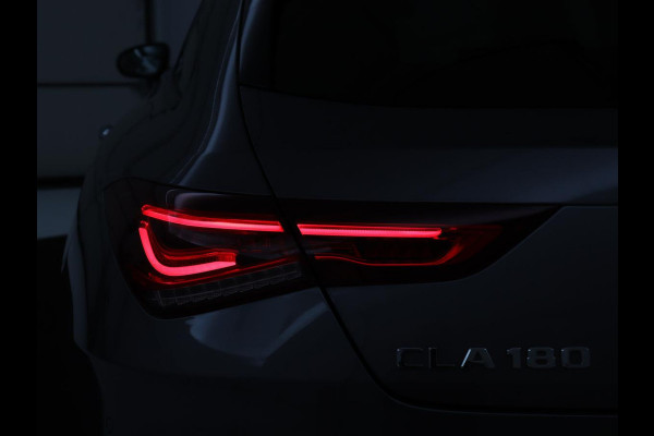 Mercedes-Benz CLA-Klasse Shooting Brake 180 Business Solution AMG | Panoramadak | Stoelverwarming | Memory | Sfeerverlichting | Matrix LED | Leder/Alcantara | Side Assist | Widescreen | Navigatie | Camera | Climate control