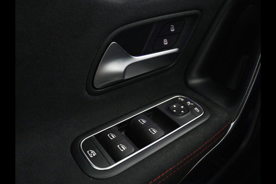 Mercedes-Benz CLA-Klasse Shooting Brake 180 Business Solution AMG | Panoramadak | Stoelverwarming | Memory | Sfeerverlichting | Matrix LED | Leder/Alcantara | Side Assist | Widescreen | Navigatie | Camera | Climate control