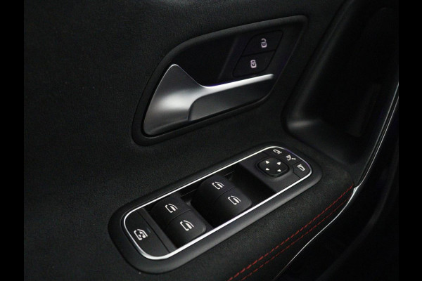 Mercedes-Benz CLA-Klasse Shooting Brake 180 Business Solution AMG | Panoramadak | Stoelverwarming | Memory | Sfeerverlichting | Matrix LED | Leder/Alcantara | Side Assist | Widescreen | Navigatie | Camera | Climate control