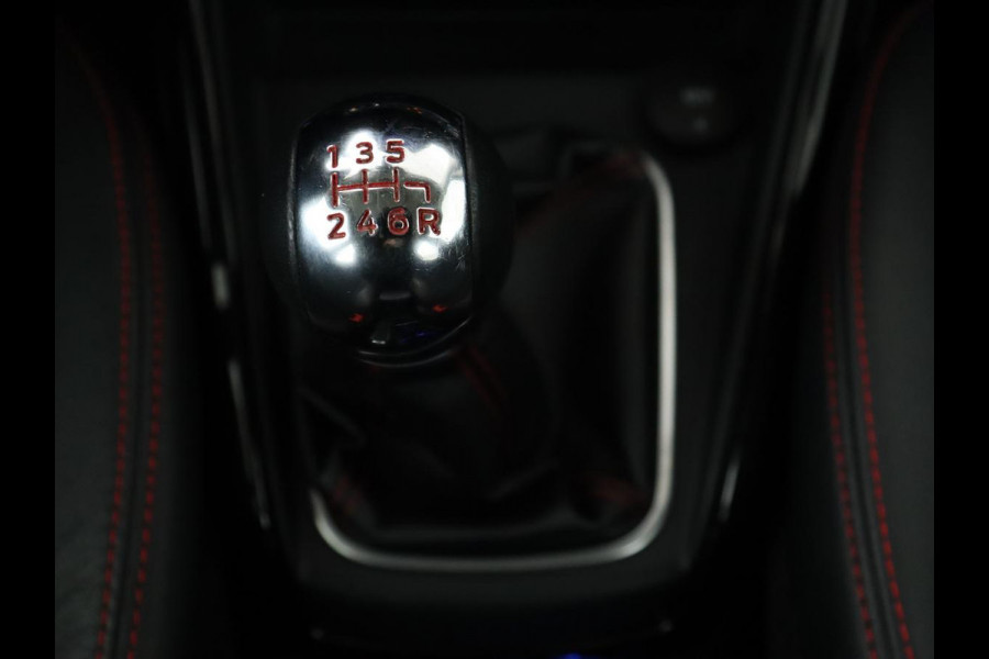 Ford EcoSport 1.0 EcoBoost ST-Line | Trekhaak | Half leder | Carplay | Navigatie | Camera | Dodehoek detectie | Climate control | Bluetooth | Cruise control | 17'' | Parkeerhulp