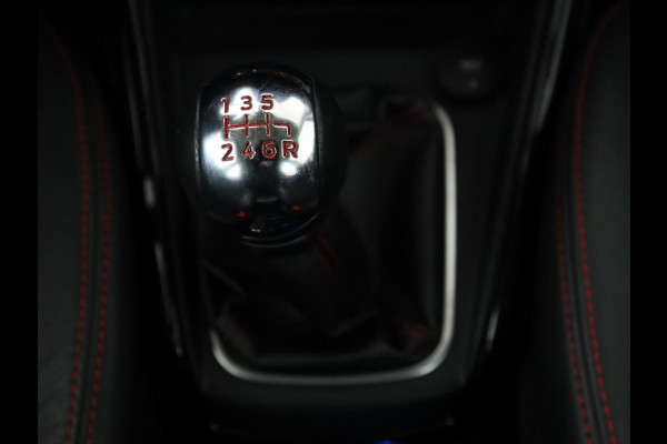 Ford EcoSport 1.0 EcoBoost ST-Line | Trekhaak | Half leder | Carplay | Navigatie | Camera | Dodehoek detectie | Climate control | Bluetooth | Cruise control | 17'' | Parkeerhulp