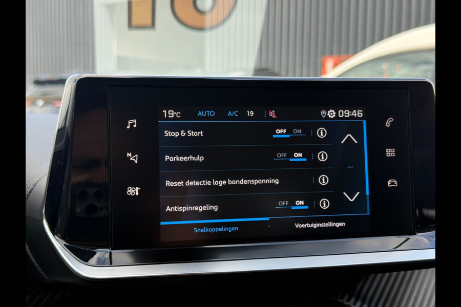 Peugeot 2008 1.2 PureTech Allure|Navi|CarPlay|Camera|1eig