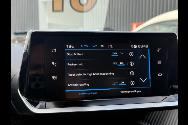 Peugeot 2008 1.2 PureTech Allure|Navi|CarPlay|Camera|1eig