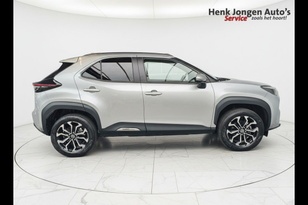 Toyota Yaris Cross 1.5 Hybrid 115 First Edition uit 2025 Rijklaar + Fabrieksgarantie Henk Jongen Auto's in Helmond,  al 50 jaar service zoals 't hoort!