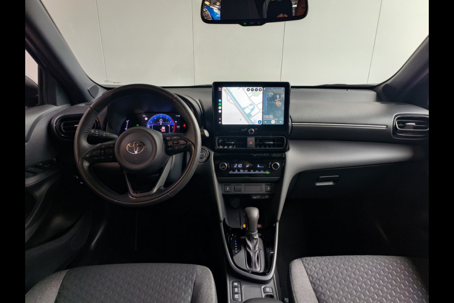 Toyota Yaris Cross 1.5 Hybrid 115 First Edition uit 2025 Rijklaar + Fabrieksgarantie Henk Jongen Auto's in Helmond,  al 50 jaar service zoals 't hoort!