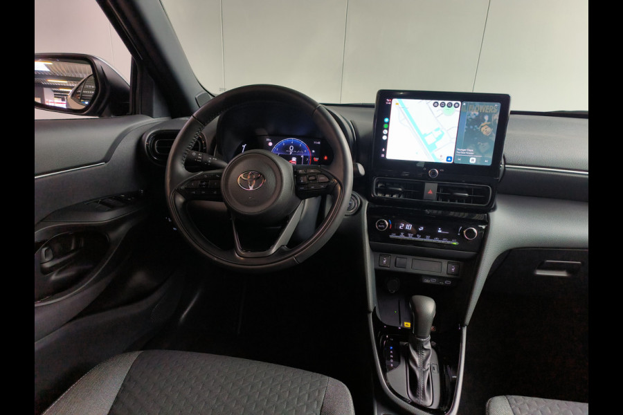 Toyota Yaris Cross 1.5 Hybrid 115 First Edition uit 2025 Rijklaar + Fabrieksgarantie Henk Jongen Auto's in Helmond,  al 50 jaar service zoals 't hoort!