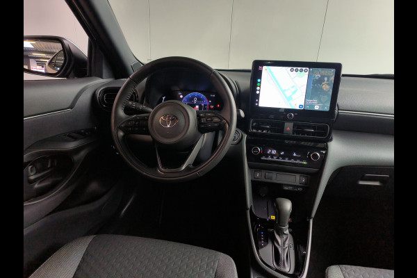 Toyota Yaris Cross 1.5 Hybrid 115 First Edition uit 2025 Rijklaar + Fabrieksgarantie Henk Jongen Auto's in Helmond,  al 50 jaar service zoals 't hoort!