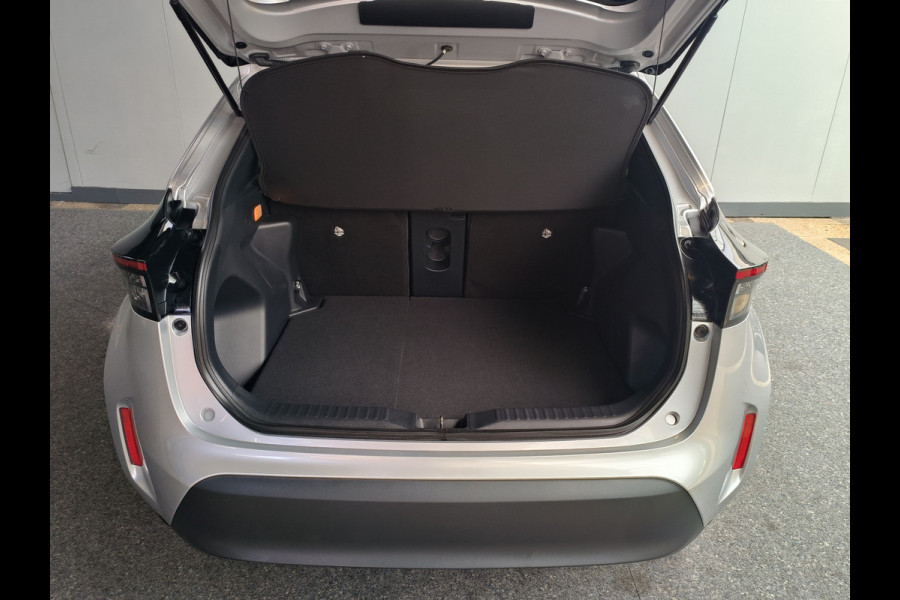 Toyota Yaris Cross 1.5 Hybrid 115 First Edition uit 2025 Rijklaar + Fabrieksgarantie Henk Jongen Auto's in Helmond,  al 50 jaar service zoals 't hoort!
