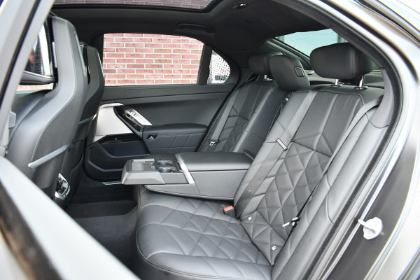 BMW 7 Serie 750e xDrive M-Sport Pro Frozen-Grey Auto-Doors Exe-Drive-Pro Trekhaak