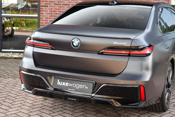 BMW 7 Serie 750e xDrive M-Sport Pro Frozen-Grey Auto-Doors Exe-Drive-Pro Trekhaak