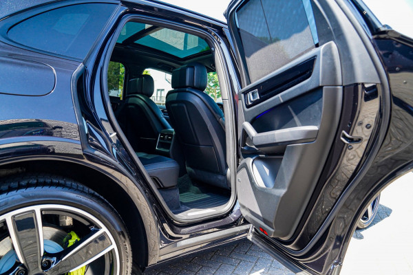Porsche Cayenne 3.0 E-Hybrid Platinum Edition | Panorama | Sport Chrono | Lane Assist | Trekhaak | Luchtvering | Stoelventilatie
