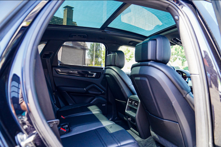 Porsche Cayenne 3.0 E-Hybrid Platinum Edition | Panorama | Sport Chrono | Lane Assist | Trekhaak | Luchtvering | Stoelventilatie