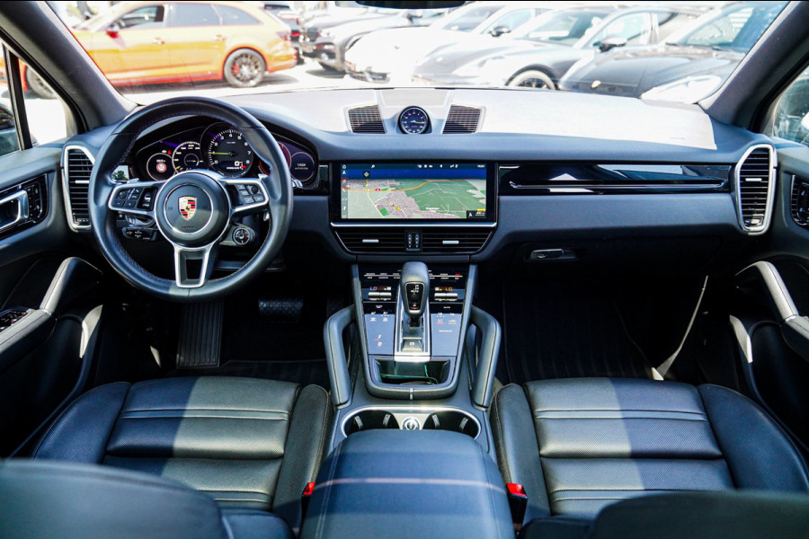 Porsche Cayenne 3.0 E-Hybrid Platinum Edition | Panorama | Sport Chrono | Lane Assist | Trekhaak | Luchtvering | Stoelventilatie