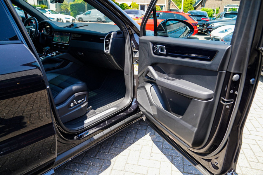 Porsche Cayenne 3.0 E-Hybrid Platinum Edition | Panorama | Sport Chrono | Lane Assist | Trekhaak | Luchtvering | Stoelventilatie