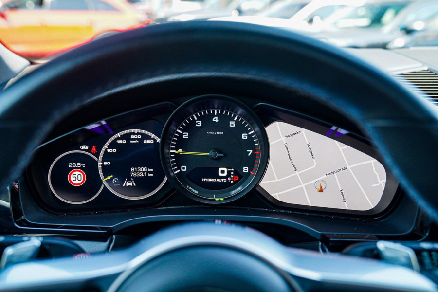 Porsche Cayenne 3.0 E-Hybrid Platinum Edition | Panorama | Sport Chrono | Lane Assist | Trekhaak | Luchtvering | Stoelventilatie