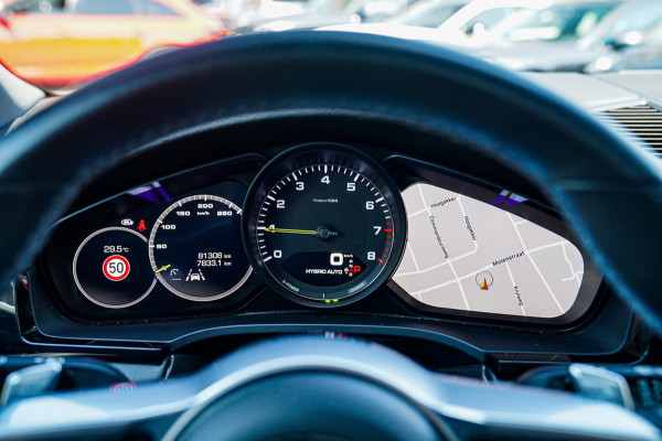 Porsche Cayenne 3.0 E-Hybrid Platinum Edition | Panorama | Sport Chrono | Lane Assist | Trekhaak | Luchtvering | Stoelventilatie