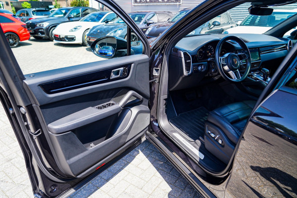Porsche Cayenne 3.0 E-Hybrid Platinum Edition | Panorama | Sport Chrono | Lane Assist | Trekhaak | Luchtvering | Stoelventilatie