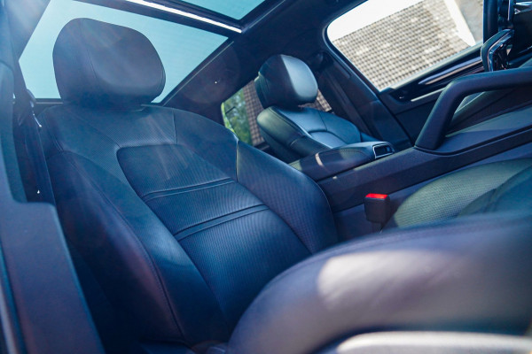 Porsche Cayenne 3.0 E-Hybrid Platinum Edition | Panorama | Sport Chrono | Lane Assist | Trekhaak | Luchtvering | Stoelventilatie