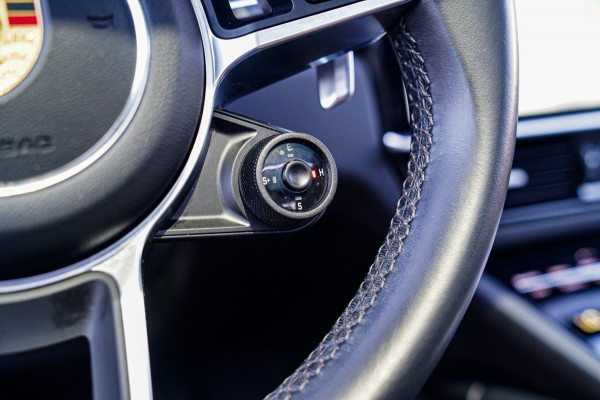 Porsche Cayenne 3.0 E-Hybrid Platinum Edition | Panorama | Sport Chrono | Lane Assist | Trekhaak | Luchtvering | Stoelventilatie
