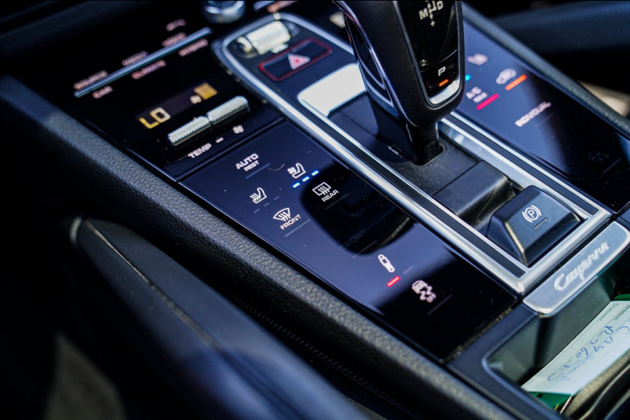 Porsche Cayenne 3.0 E-Hybrid Platinum Edition | Panorama | Sport Chrono | Lane Assist | Trekhaak | Luchtvering | Stoelventilatie