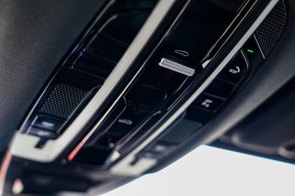 Porsche Cayenne 3.0 E-Hybrid Platinum Edition | Panorama | Sport Chrono | Lane Assist | Trekhaak | Luchtvering | Stoelventilatie