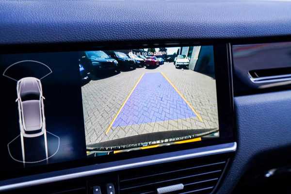 Porsche Cayenne 3.0 E-Hybrid Platinum Edition | Panorama | Sport Chrono | Lane Assist | Trekhaak | Luchtvering | Stoelventilatie