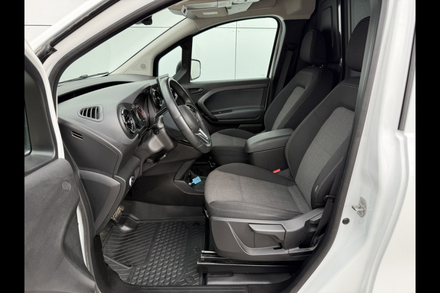 Mercedes-Benz eCitan 112 Pro 51 kWh L2 284 WLTP 98,3% (SOH) Trekhaak 75kW Snelladen MBUX Apple Carplay Cruise Control Stoelverwarming Stuurverwarming Laadkabel