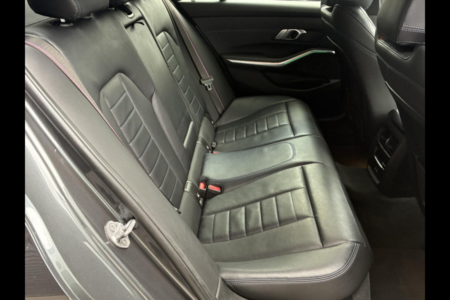 BMW 3 Serie Sedan 320i High Executive M Sport Pakket Automaat / Live Cockpit Professional / Leder / 19 Inch / Head-Up Display / Adaptive Cruise Control / Hifi / Shadow Line / M Sportremsysteem / Achteruitrijcamera