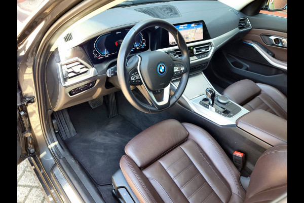 BMW 3 Serie Touring 320e Luxury - Pano, Trekhaak, Laser (NL NAP BTW)