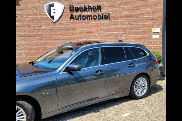 BMW 3 Serie Touring 320e Luxury - Pano, Trekhaak, Laser (NL NAP BTW)