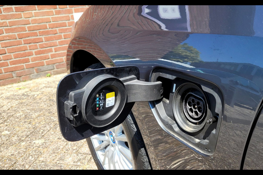 BMW 3 Serie Touring 320e Luxury - Pano, Trekhaak, Laser (NL NAP BTW)