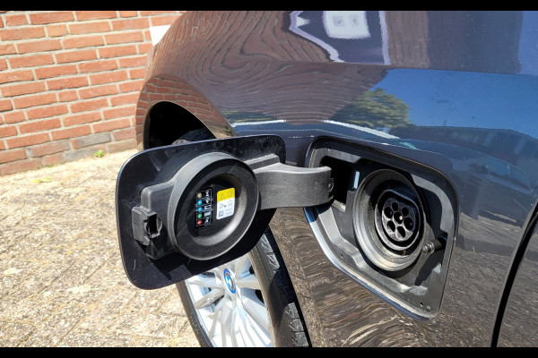 BMW 3 Serie Touring 320e Luxury - Pano, Trekhaak, Laser (NL NAP BTW)