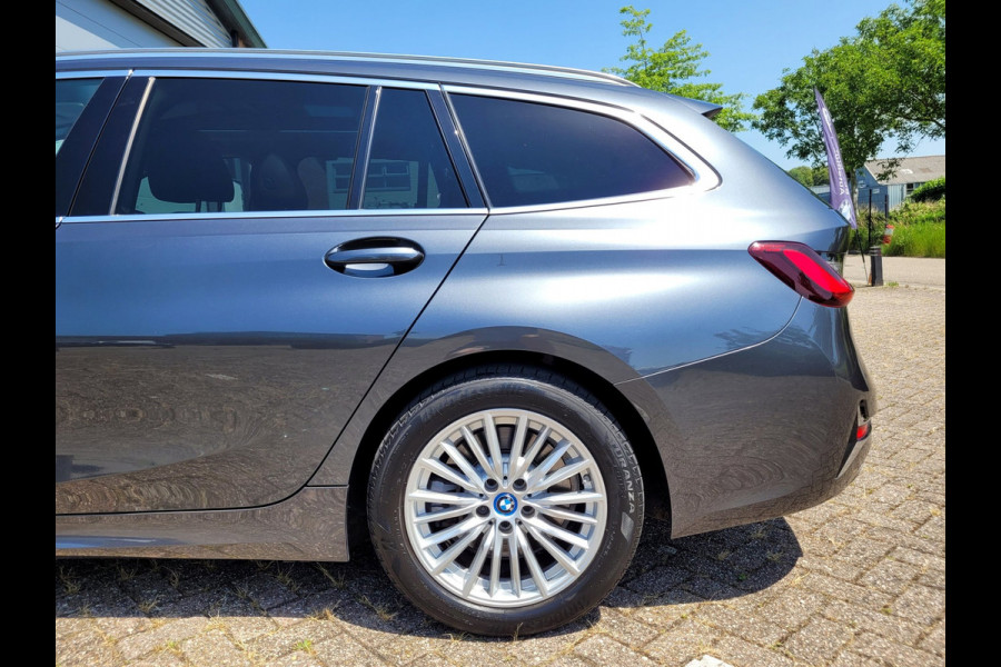 BMW 3 Serie Touring 320e Luxury - Pano, Trekhaak, Laser (NL NAP BTW)