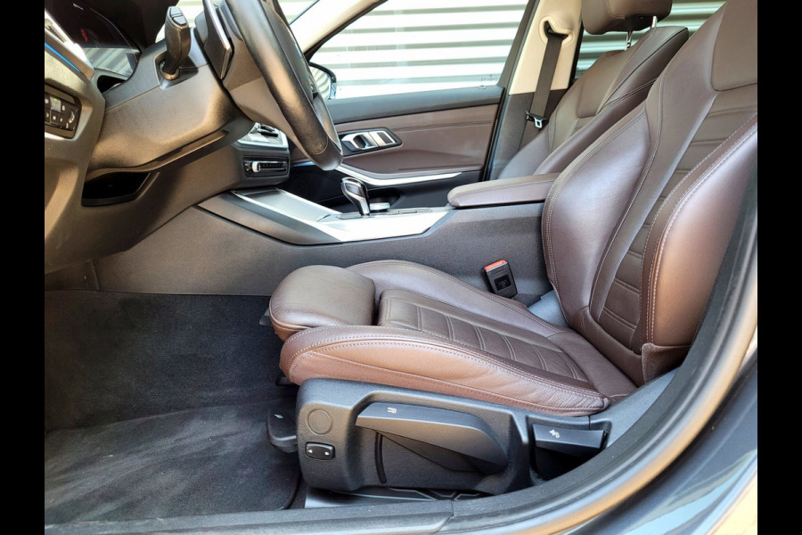 BMW 3 Serie Touring 320e Luxury - Pano, Trekhaak, Laser (NL NAP BTW)