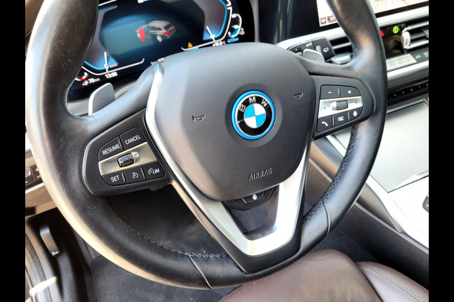 BMW 3 Serie Touring 320e Luxury - Pano, Trekhaak, Laser (NL NAP BTW)
