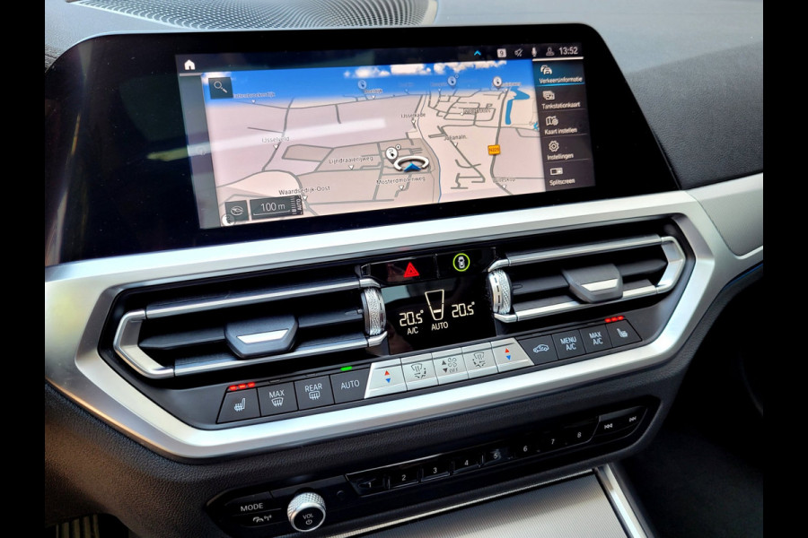 BMW 3 Serie Touring 320e Luxury - Pano, Trekhaak, Laser (NL NAP BTW)