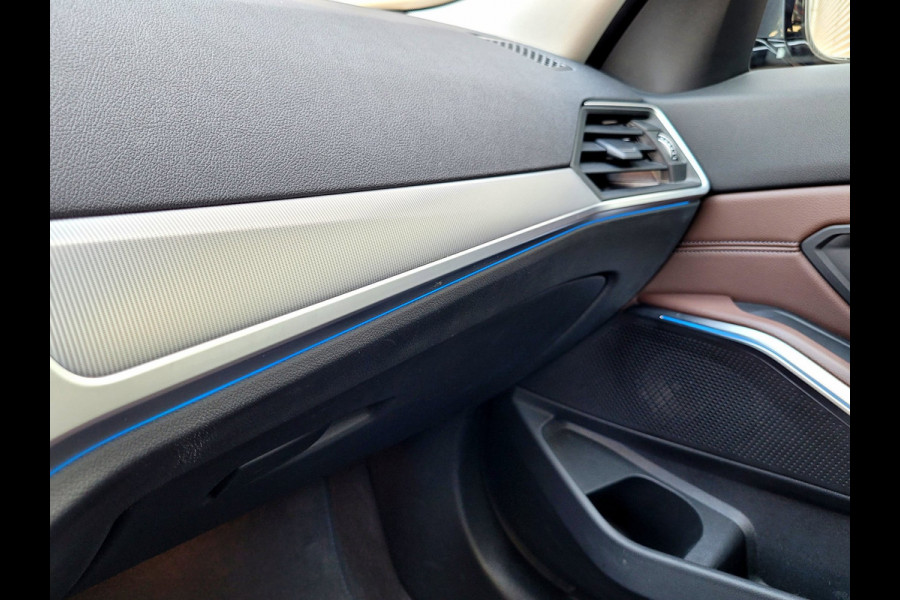 BMW 3 Serie Touring 320e Luxury - Pano, Trekhaak, Laser (NL NAP BTW)