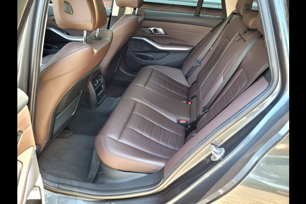 BMW 3 Serie Touring 320e Luxury - Pano, Trekhaak, Laser (NL NAP BTW)