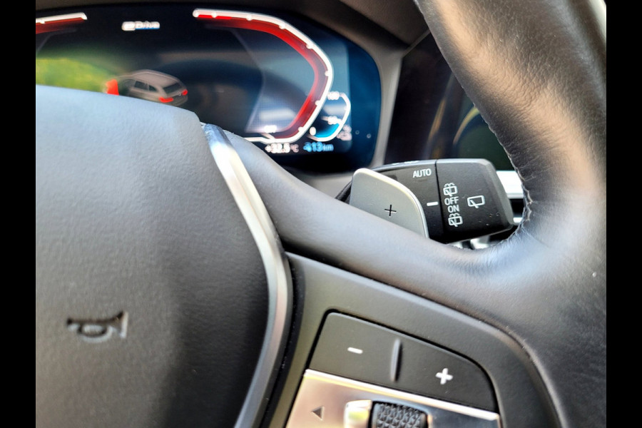 BMW 3 Serie Touring 320e Luxury - Pano, Trekhaak, Laser (NL NAP BTW)