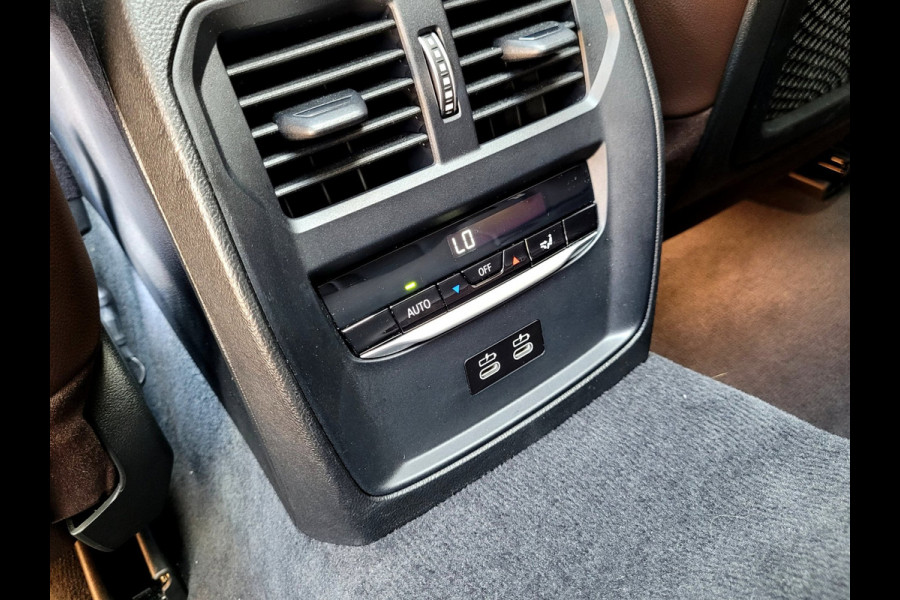 BMW 3 Serie Touring 320e Luxury - Pano, Trekhaak, Laser (NL NAP BTW)