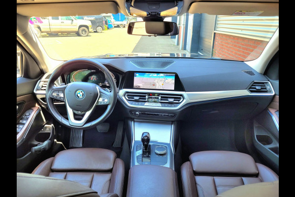 BMW 3 Serie Touring 320e Luxury - Pano, Trekhaak, Laser (NL NAP BTW)