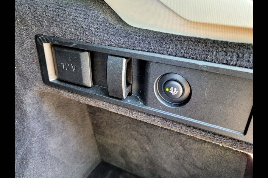 BMW 3 Serie Touring 320e Luxury - Pano, Trekhaak, Laser (NL NAP BTW)