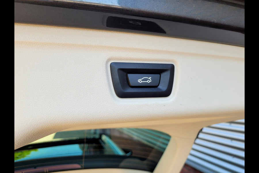 BMW 3 Serie Touring 320e Luxury - Pano, Trekhaak, Laser (NL NAP BTW)