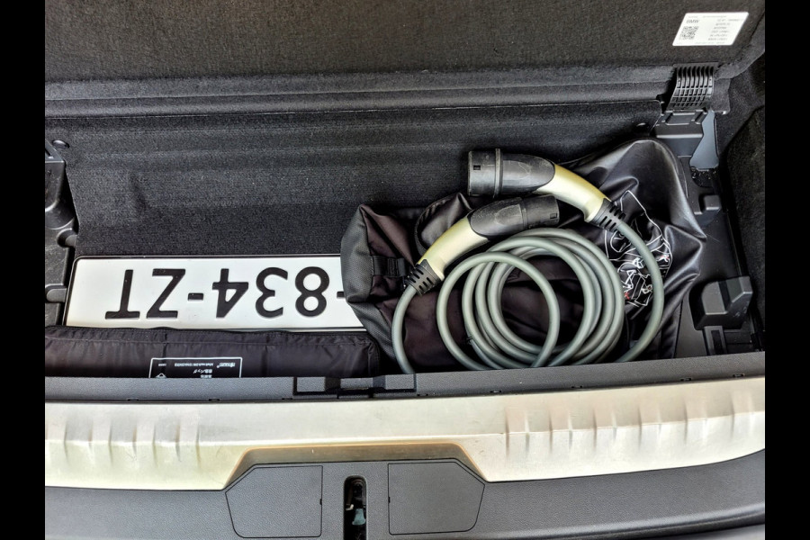 BMW 3 Serie Touring 320e Luxury - Pano, Trekhaak, Laser (NL NAP BTW)