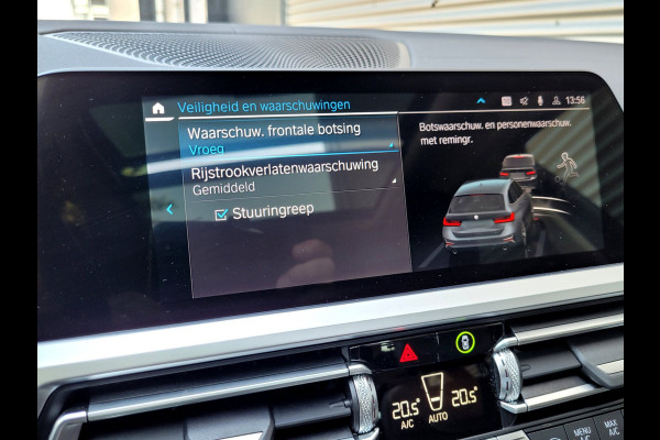 BMW 3 Serie Touring 320e Luxury - Pano, Trekhaak, Laser (NL NAP BTW)