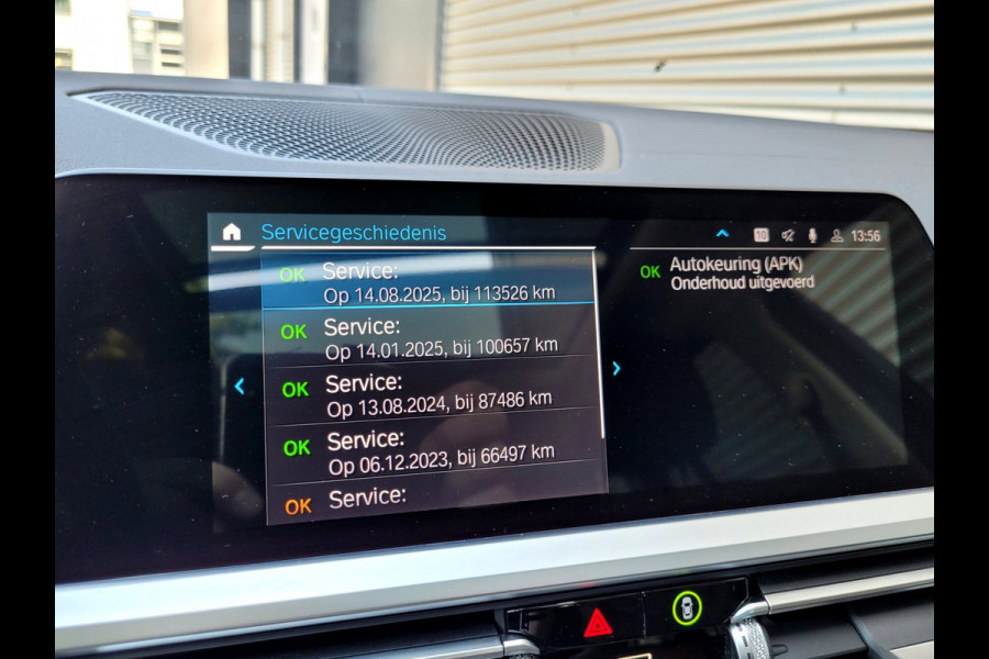 BMW 3 Serie Touring 320e Luxury - Pano, Trekhaak, Laser (NL NAP BTW)