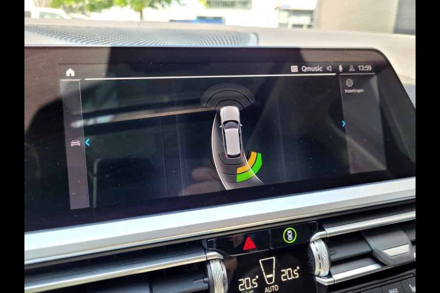BMW 3 Serie Touring 320e Luxury - Pano, Trekhaak, Laser (NL NAP BTW)